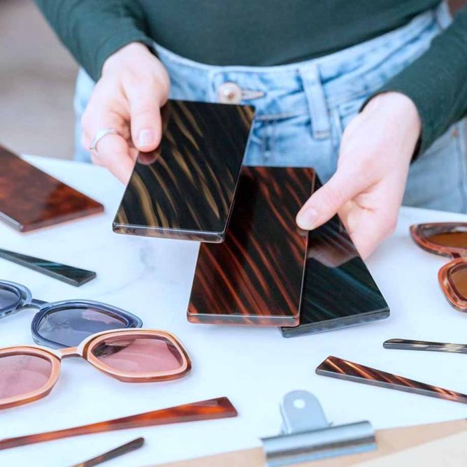 Les montures de lunettes en acetate
